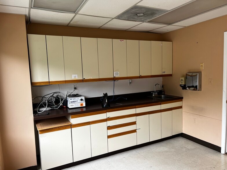 More Photos Of 6122-6136 Landover Rd, Cheverly Medical For Sale