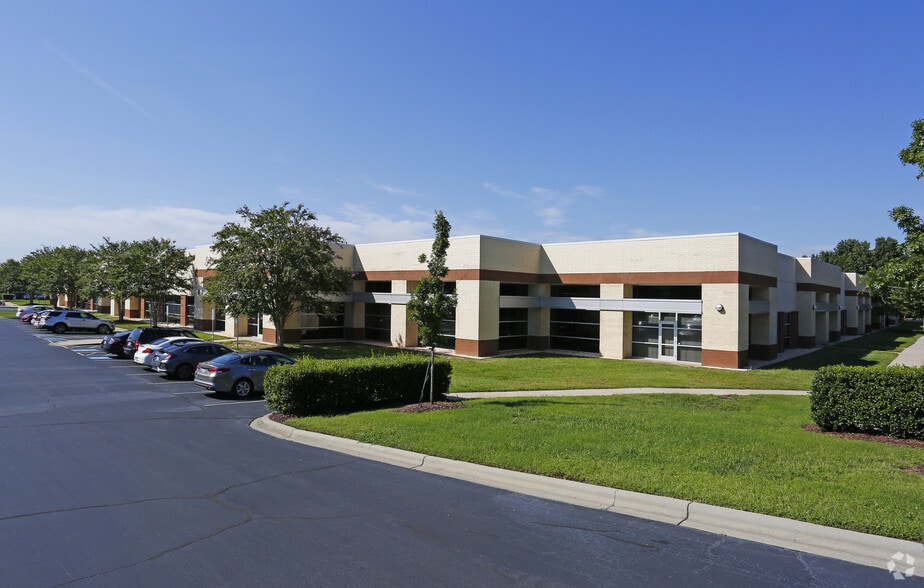 More Photos Of 2401 Whitehall Park Dr, Charlotte Research And Development For Lease
