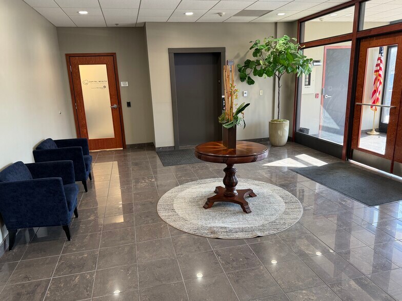 More Photos Of 839 N Perryville Rd, Rockford Office For Lease