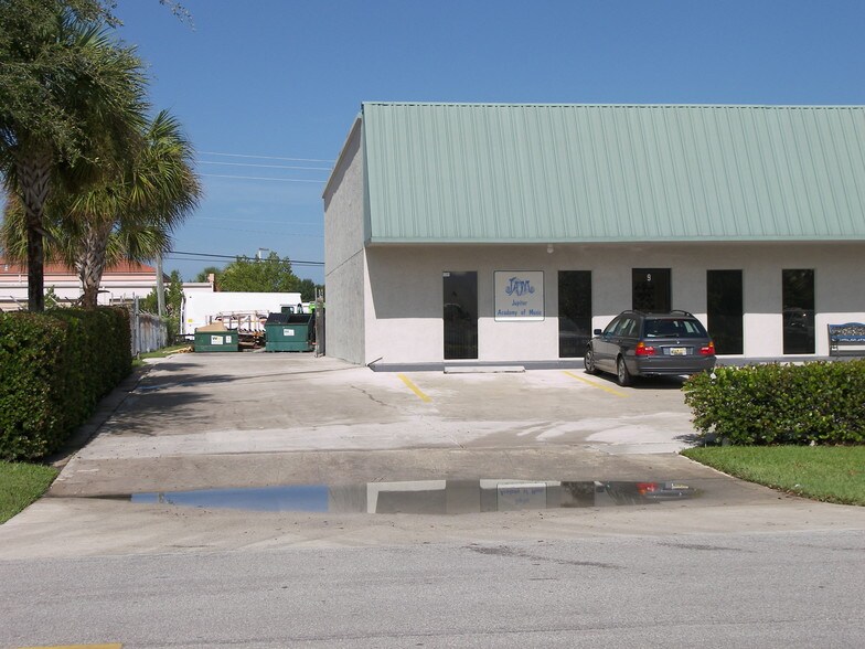 More Photos Of 500 W Commerce Way W, Jupiter Warehouse For Lease