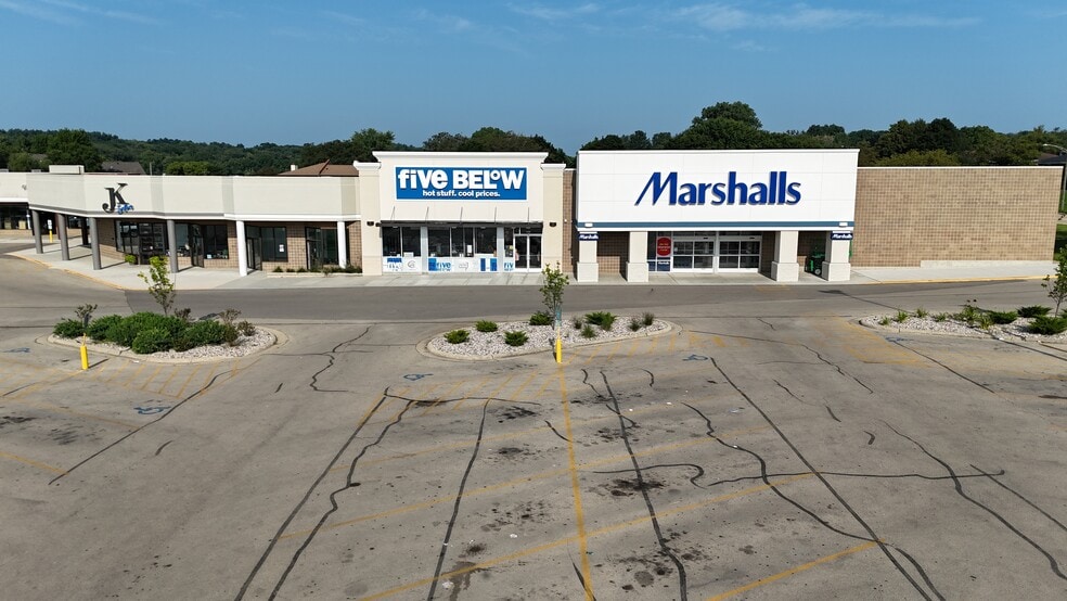 More Photos Of 1810-1880 S West Ave, Freeport Unknown For Lease