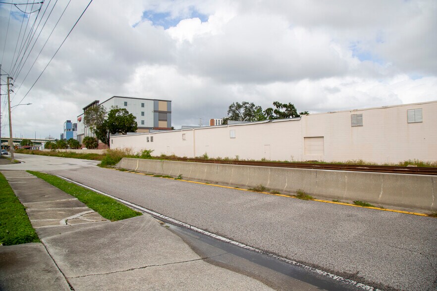 More Photos Of 1110 Sligh Blvd, Orlando Warehouse For Lease
