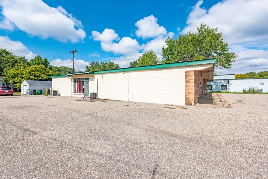 More Photos Of 4801 N Welcome Ave, Minneapolis Freestanding For Sale