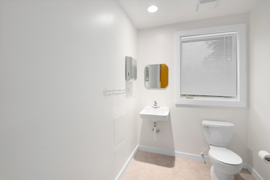 More Photos Of 2035 Manchester St NE, Atlanta Loft Creative Space For Lease