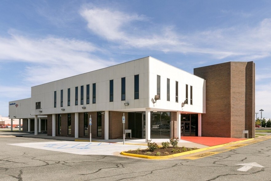 Primary Photo Of 2030 Coliseum Dr, Hampton Bank For Lease