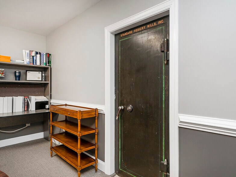 More Photos Of 4108 S NC Hwy 62, Burlington Office For Lease
