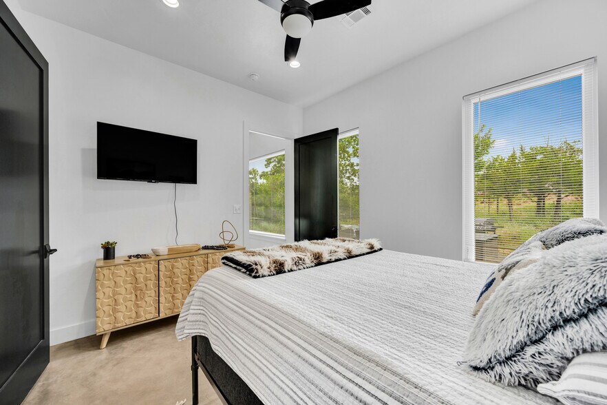 More Photos Of 115 Sheridan North St, Medicine Park Multifamily For Sale