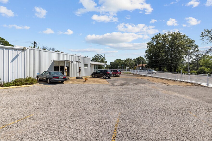 More Photos Of 7807 Saint Charles Rock Rd, Saint Louis Freestanding For Sale