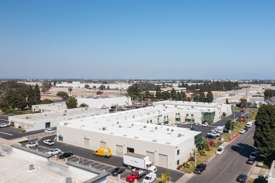 More Photos Of 5445 Oceanus Dr, Huntington Beach Warehouse For Lease