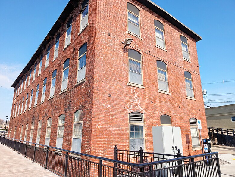 More Photos Of 4 Water St, Nashua Office For Lease