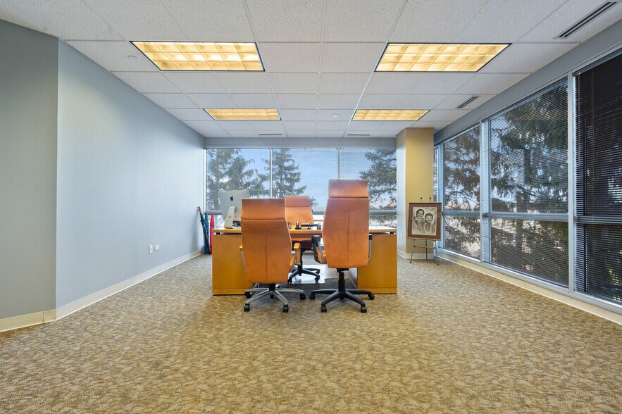 More Photos Of 1 TransAm Plaza Dr, Oakbrook Terrace Office For Sale