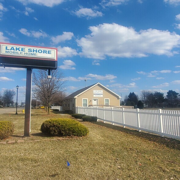 More Photos Of 801 Douglas, Mishawaka Office For Lease