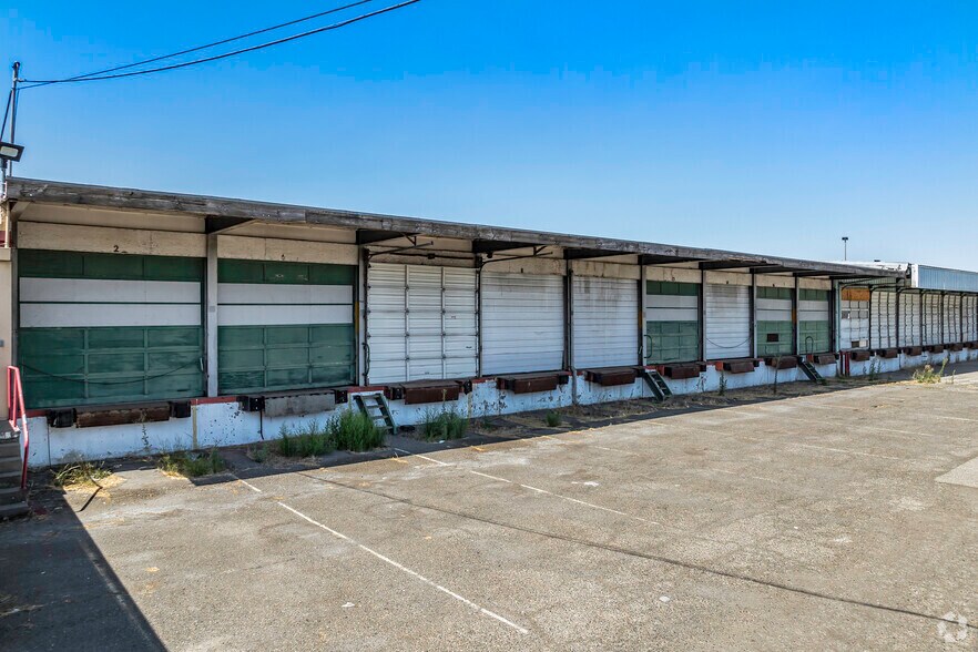 More Photos Of 900 F St, West Sacramento Truck Terminal For Sale