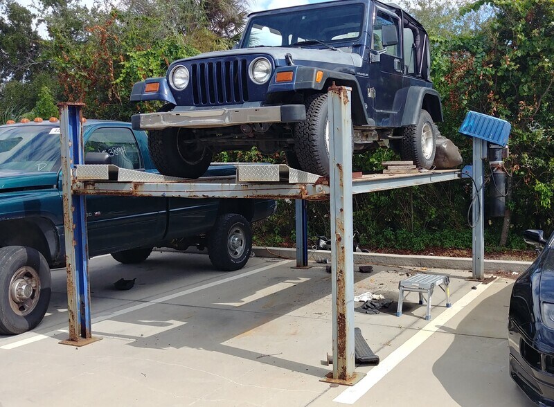 More Photos Of 1742 Canova St SE, Palm Bay Auto Repair For Sale
