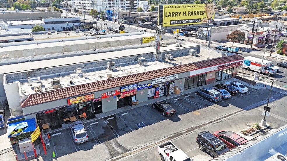 Primary Photo Of 6740 Reseda Blvd, Reseda Storefront For Lease