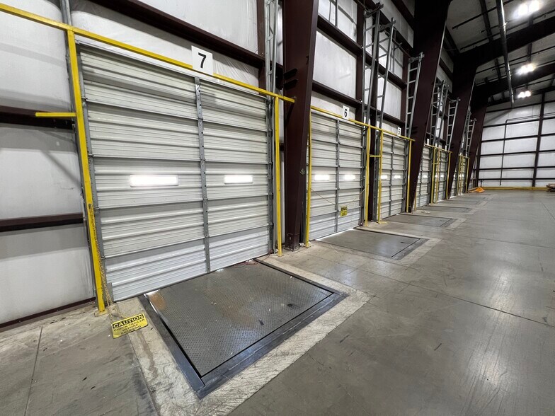 More Photos Of 940 N Masch Branch Rd, Denton Warehouse For Lease