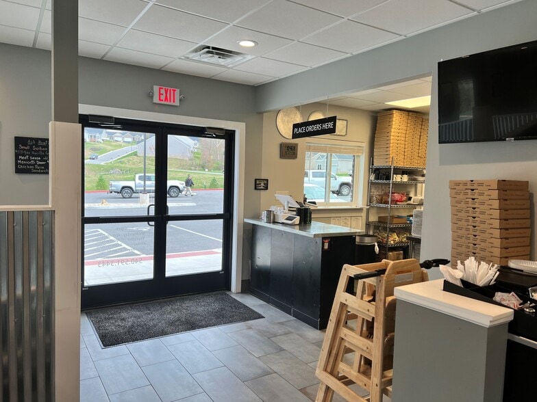 More Photos Of 674 Teresa, Roanoke General Retail For Sale