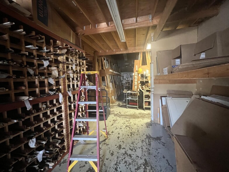 More Photos Of 1134 E Main St, Luray Service For Sale