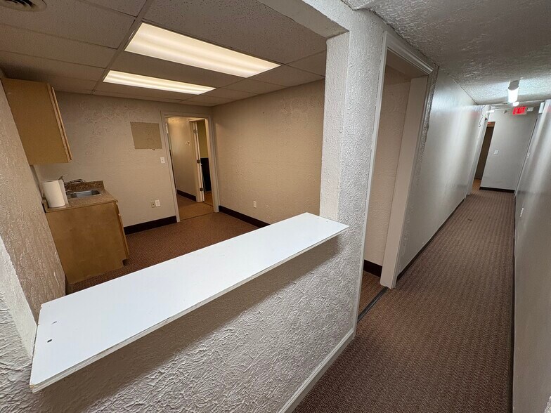 More Photos Of 703 Widewater Dr, Lafayette Warehouse For Lease