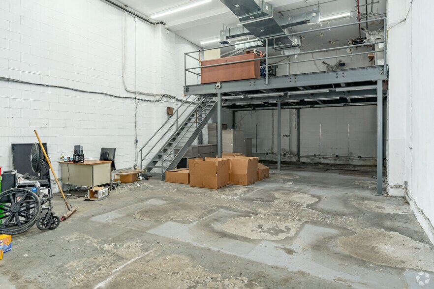 More Photos Of 3718 57th St, Woodside Distribution For Sale