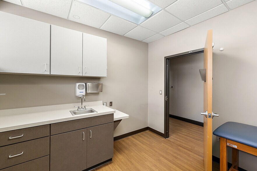 More Photos Of 1794 N Lapeer Rd, Lapeer Medical For Lease
