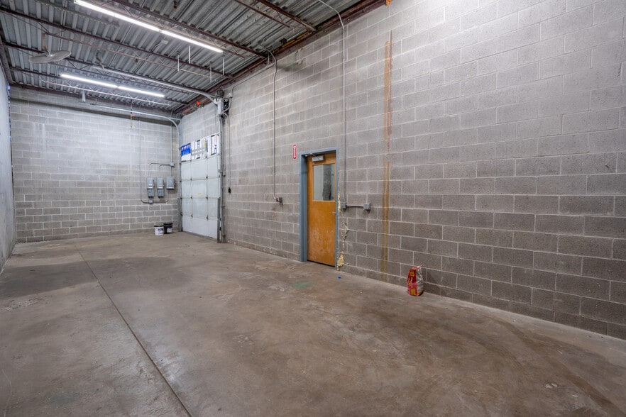 More Photos Of 3403 W 7th Ave, Eugene Manufacturing For Lease