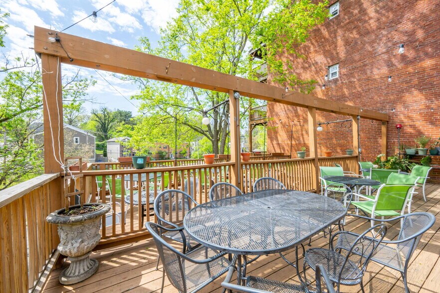 More Photos Of 2015 Madison rd, Cincinnati Storefront Retail Residential For Lease