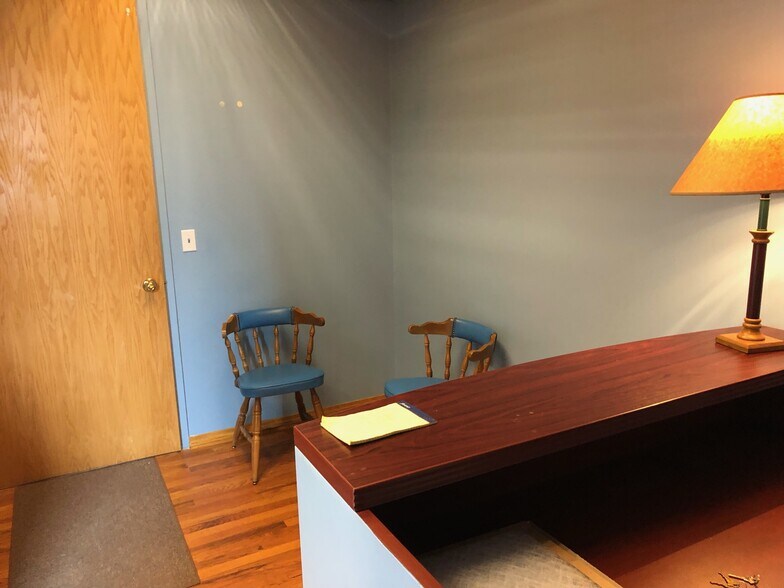 More Photos Of 637 Willis Ave, Williston Park Storefront Retail Office For Lease