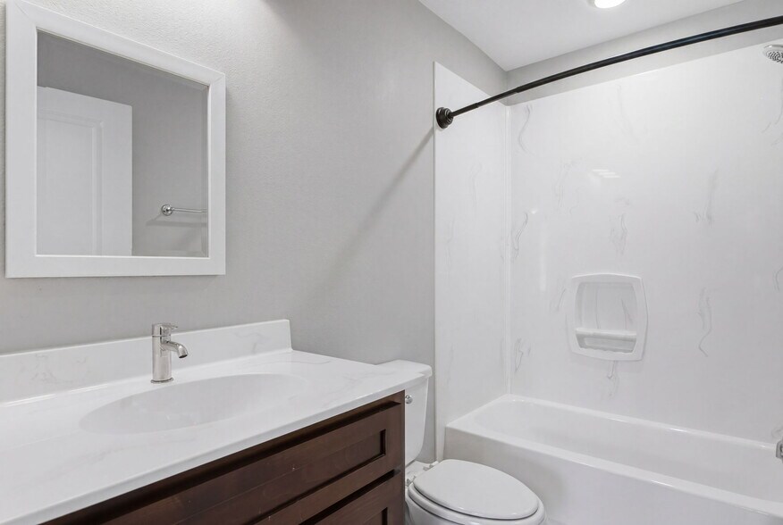 More Photos Of 307 N Henry St, Lindale Apartments For Sale
