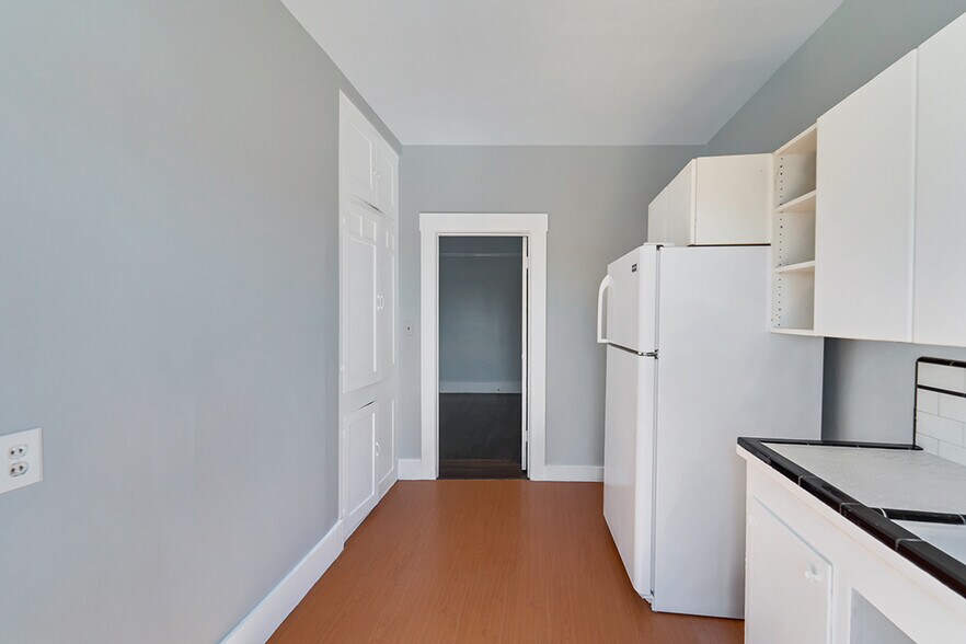 More Photos Of 2764 73rd Ave, Oakland Storefront Retail Residential For Lease