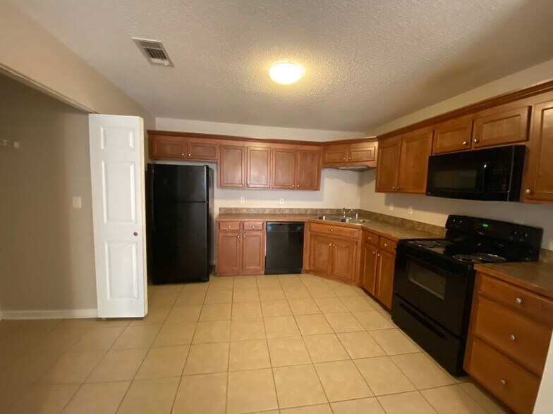 More Photos Of 211 Gard St, Valdosta Apartments For Sale