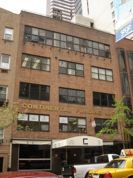 More Photos Of 216 E 49th St, New York Office For Lease
