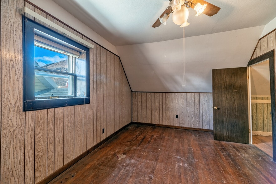 More Photos Of 121 Byers Ave, Hot Sulphur Springs Storefront Retail Residential For Sale