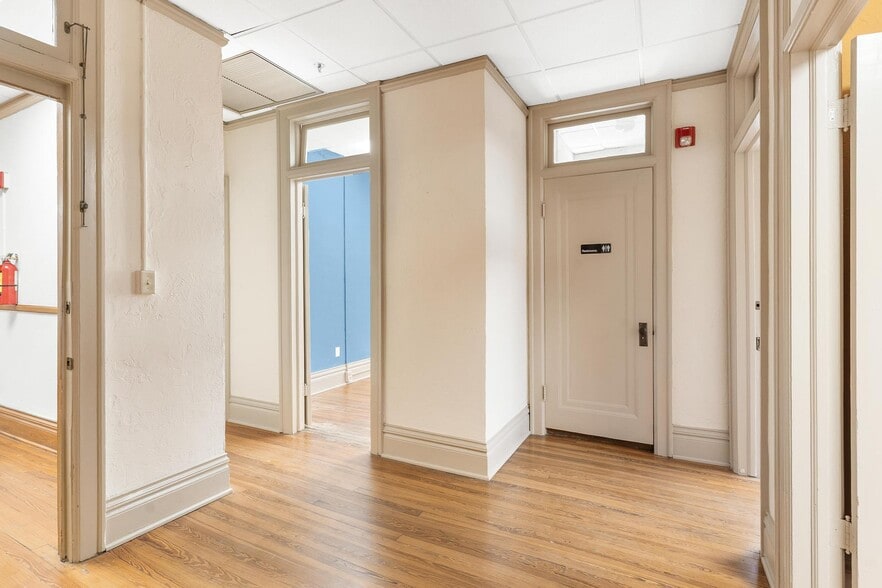 More Photos Of 410 W Main St, Leesburg Office For Lease