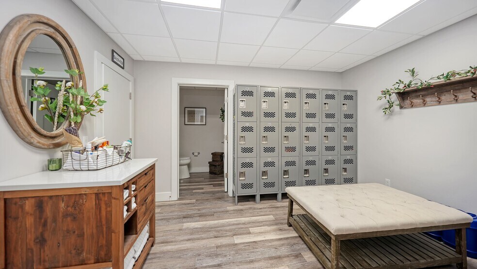 More Photos Of 1630 S Tuttle Ave, Sarasota Medical For Sale