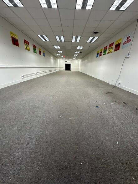 More Photos Of 6600-6620 W 111th St, Worth Unknown For Lease