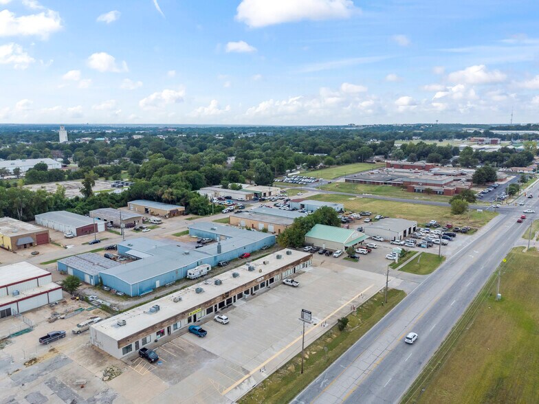 More Photos Of 800-804 S 9th St, Broken Arrow Unknown For Lease