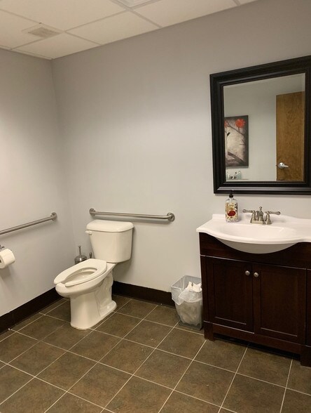 More Photos Of 1705 Mount Vernon Rd, Dunwoody Medical For Lease