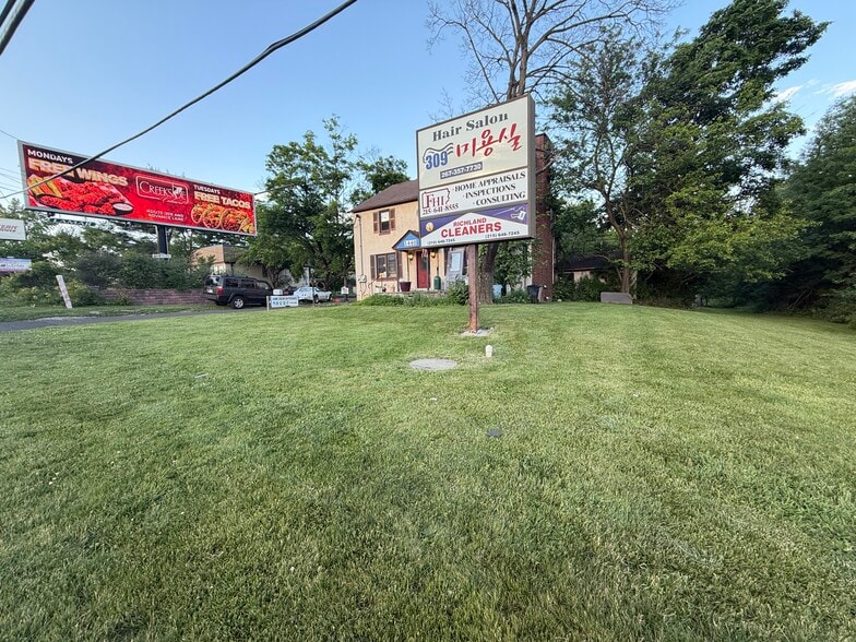 Primary Photo Of 1440 Bethlehem Pike, North Wales Freestanding For Sale
