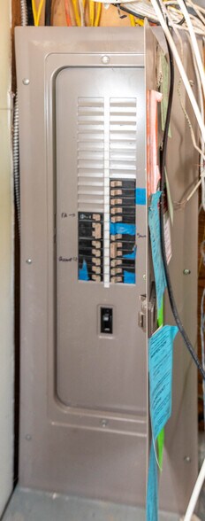 More Photos Of 316 S Broadway, Baltimore Storefront Retail Residential For Sale