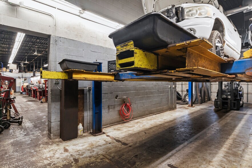 More Photos Of 332 E 159th St, Harvey Auto Repair For Sale