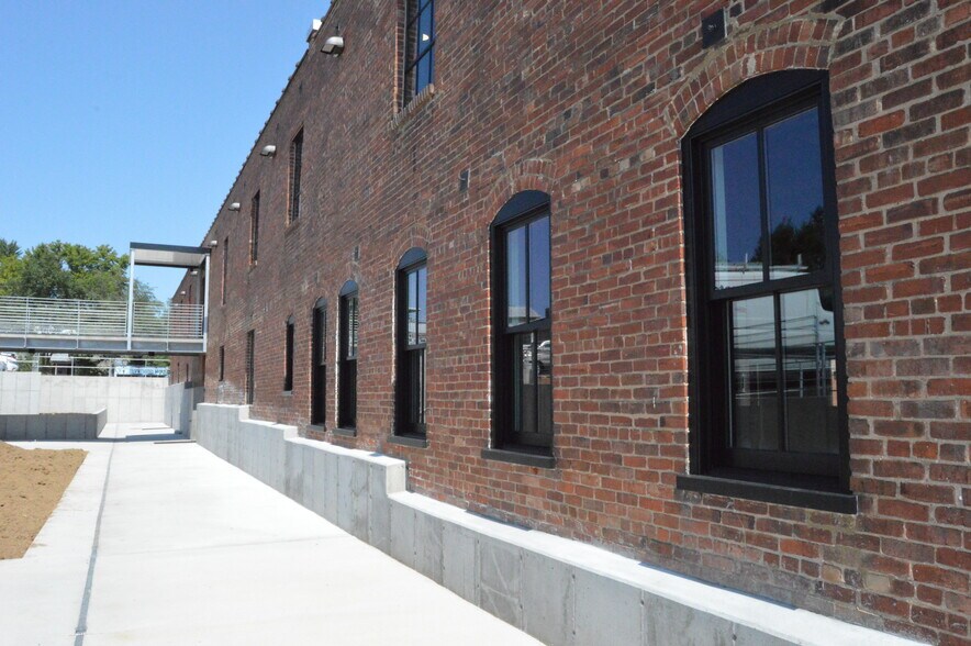 136 W Elizabeth St, Harrisonburg, VA 22802 Retail For Lease