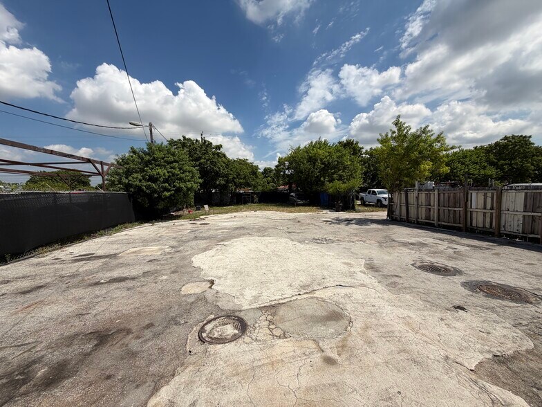More Photos Of 3321 NW 79th St, Miami Land For Lease