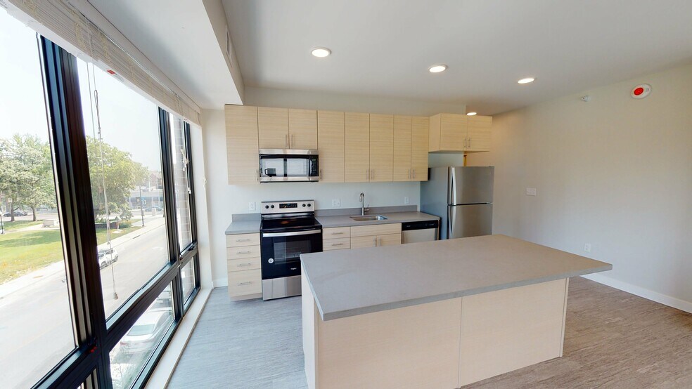 More Photos Of 2530 University Ave, Des Moines Apartments For Lease