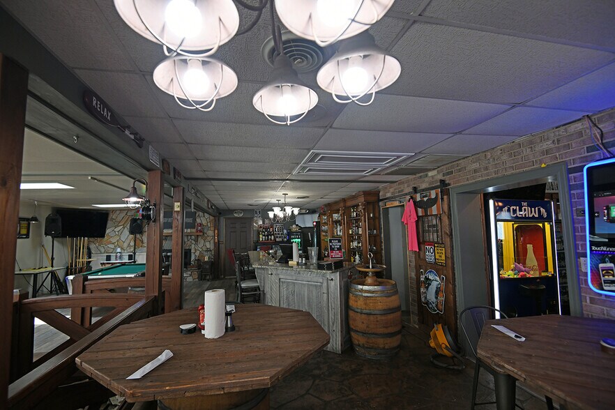 More Photos Of 809 E Greenwood St, Abbeville Restaurant For Sale