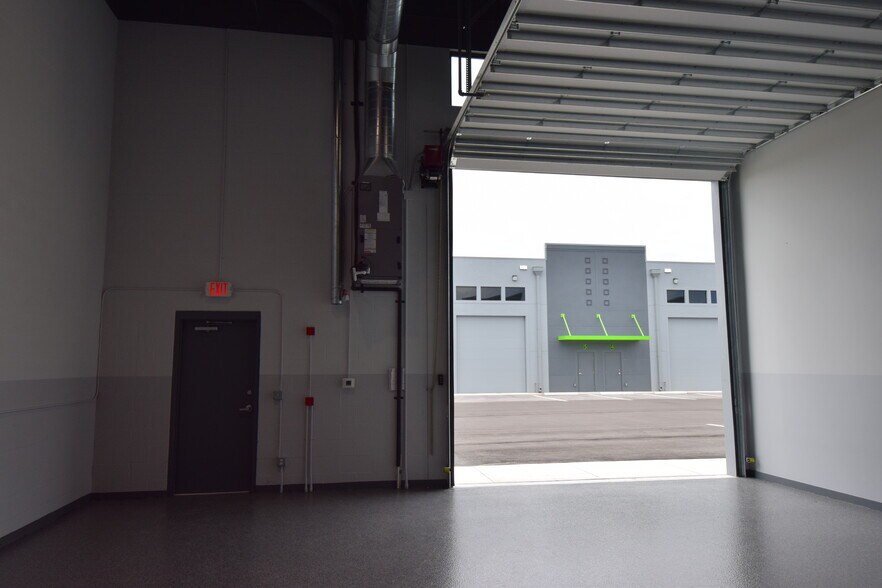 More Photos Of 6509 Saint Lucie Blvd, Fort Pierce Showroom For Lease