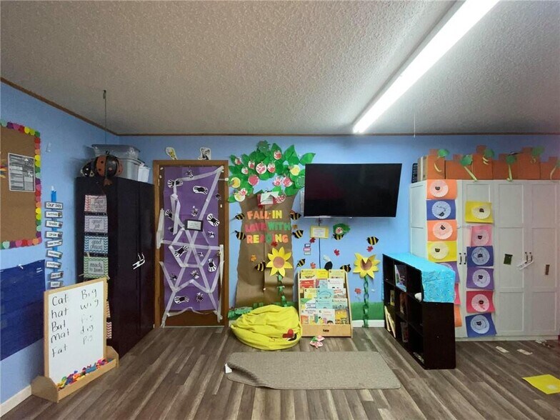 More Photos Of 130 Charter Oak Dr, Canyon Lake Daycare Center For Lease