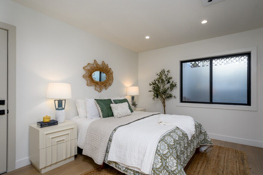 More Photos Of 223 Howland Canal, Venice Multifamily For Sale