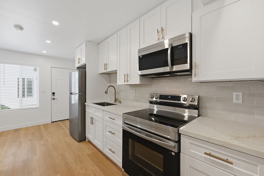 More Photos Of 2005 Highland Ave, National City Apartments For Sale
