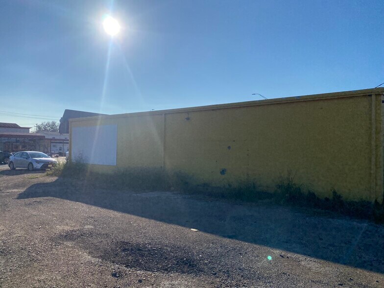More Photos Of 357 W Austin St, Giddings General Retail For Sale